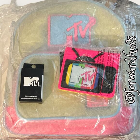 MTV Clear Debossed Logo Mini Backpack, Wallet & Blind Box (Single) Pin - Picture 3 of 13